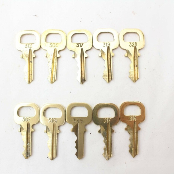 Authentic Louis Vuitton padlock key and lock set - Picture 2 of 8